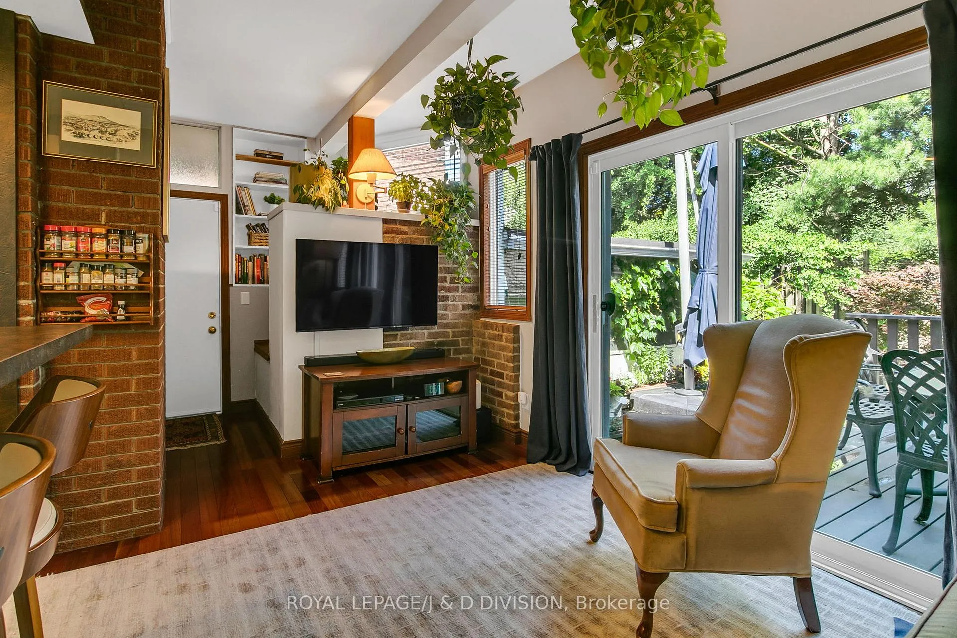 Photo 13 of 30 Chaplin Crescent, Toronto, Yonge-Eglinton — HOMEH