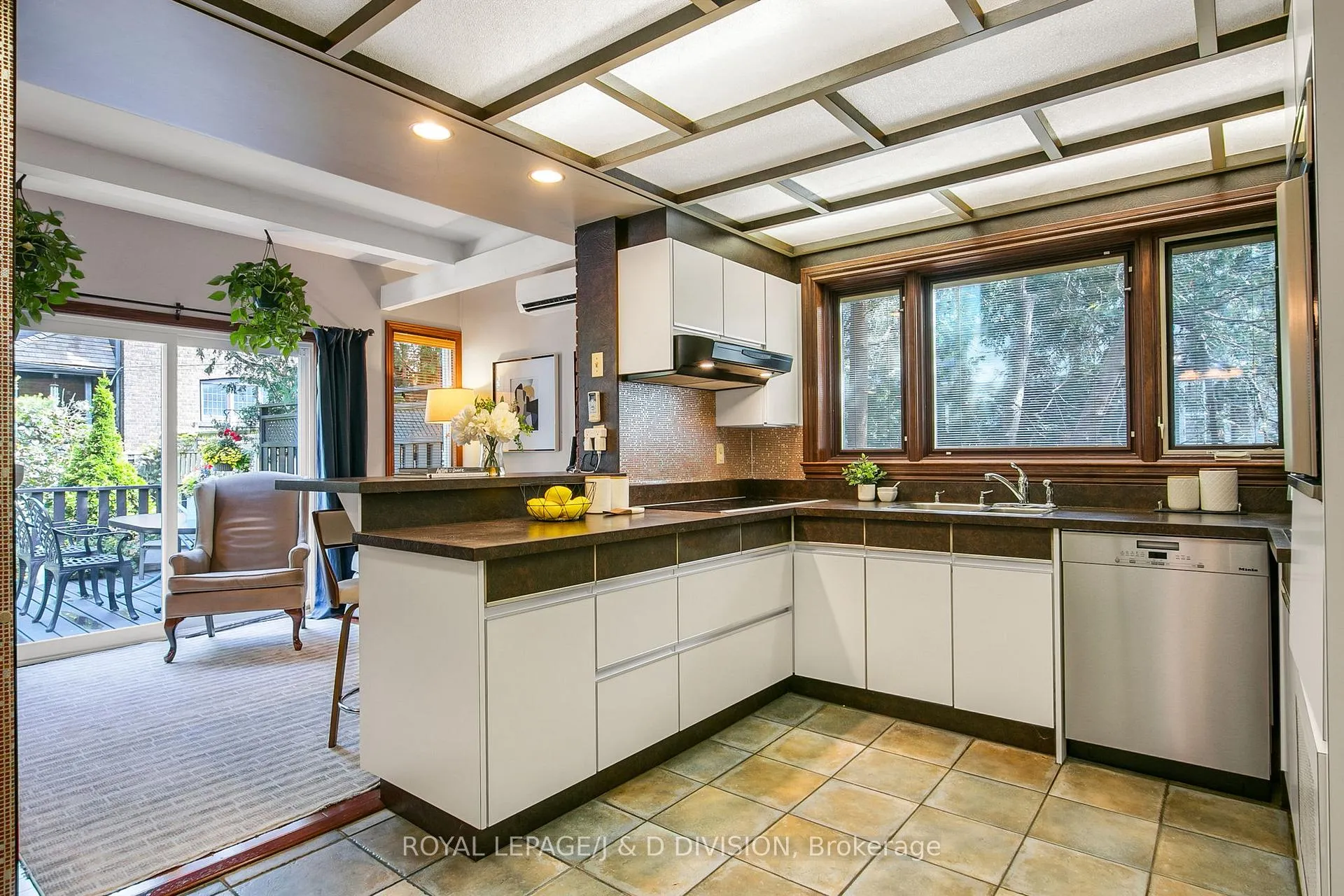 Photo 17 of 30 Chaplin Crescent, Toronto, Yonge-Eglinton — HOMEH