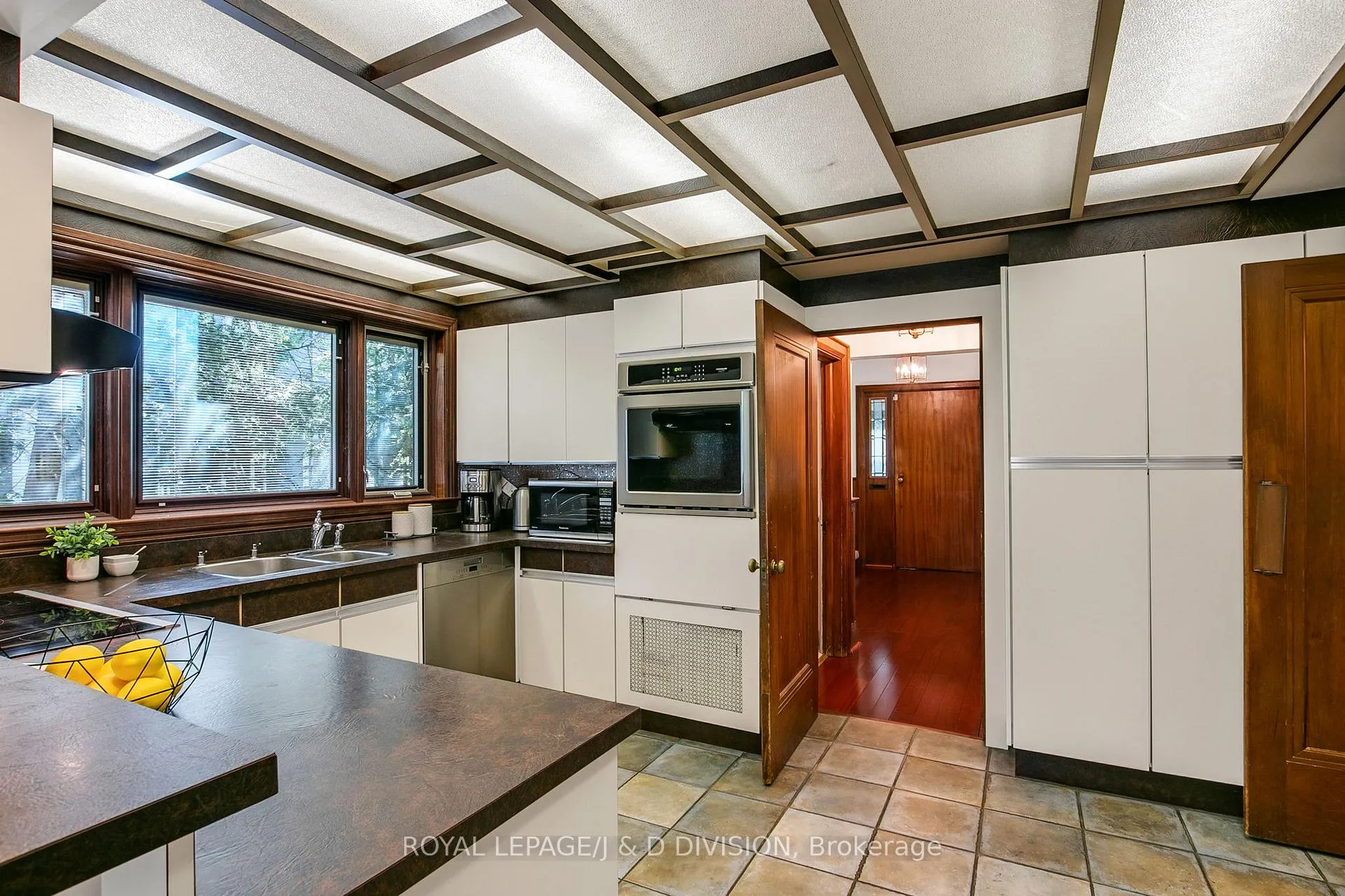 Photo 19 of 30 Chaplin Crescent, Toronto, Yonge-Eglinton — HOMEH