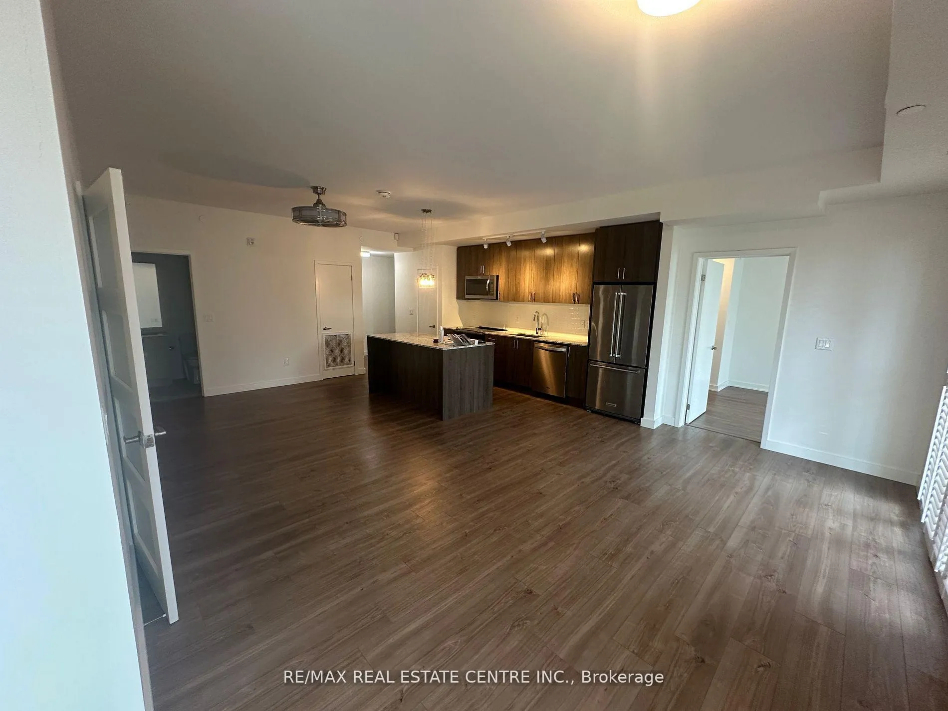 Photo 4 of Unit 107, 150 Sabina Drive, Oakville, Rural Oakville — HOMEH