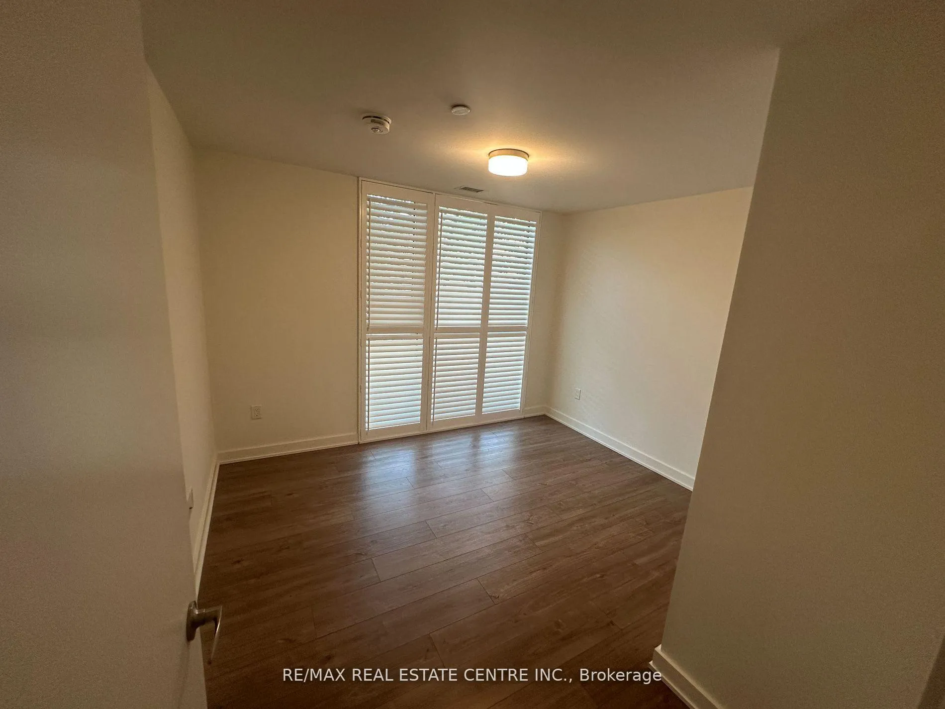 Photo 6 of Unit 107, 150 Sabina Drive, Oakville, Rural Oakville — HOMEH