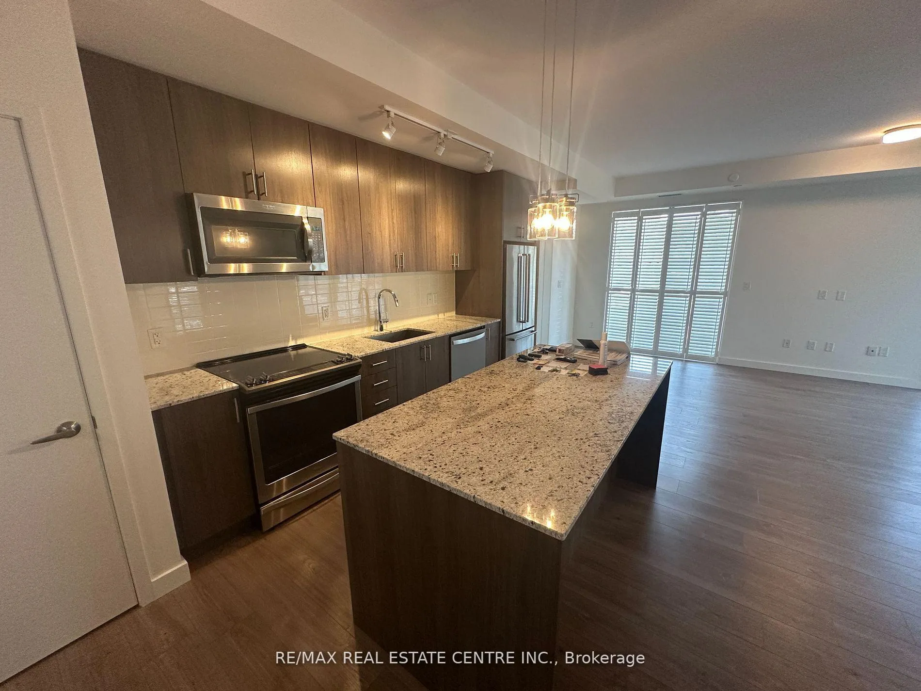 Photo 8 of Unit 107, 150 Sabina Drive, Oakville, Rural Oakville — HOMEH