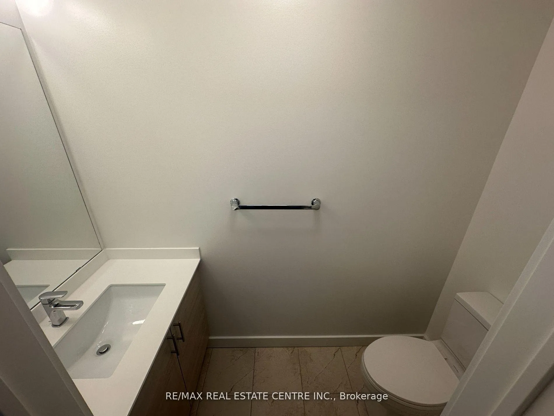 Photo 11 of Unit 107, 150 Sabina Drive, Oakville, Rural Oakville — HOMEH