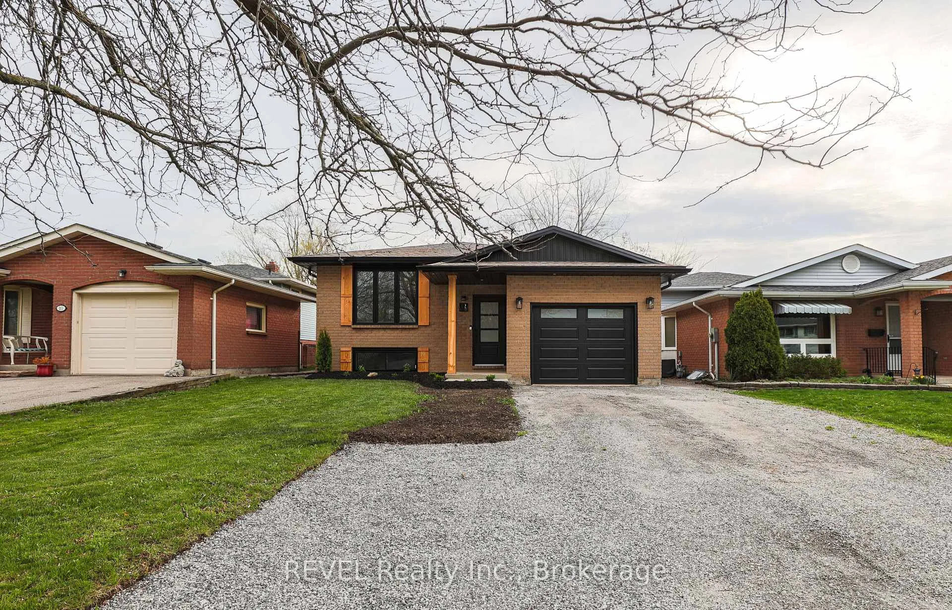 Photo 2 of 12 Andrea Drive, St. Catharines, Rykert/Vansickle — HOMEH