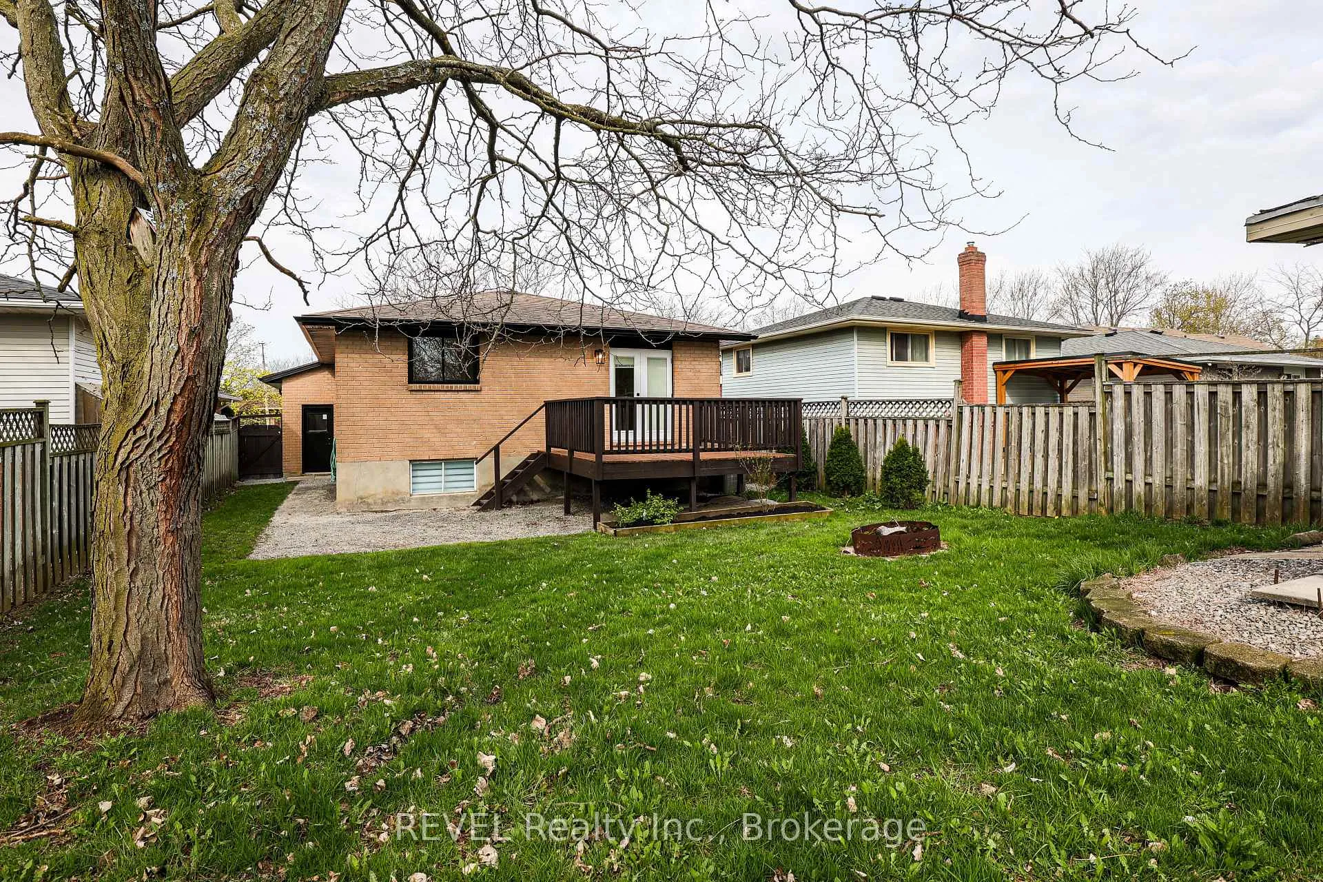 Photo 7 of 12 Andrea Drive, St. Catharines, Rykert/Vansickle — HOMEH