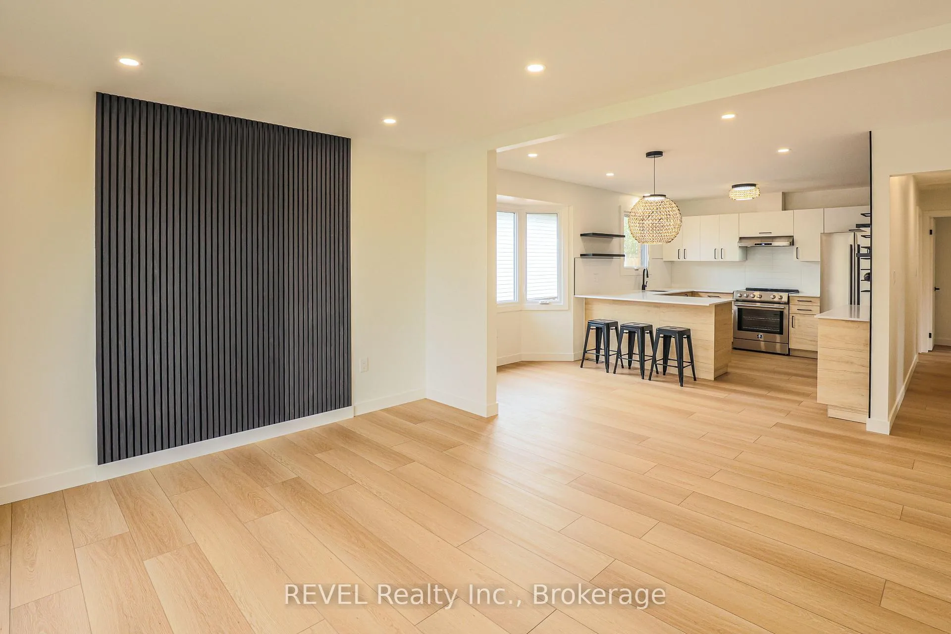 Photo 9 of 12 Andrea Drive, St. Catharines, Rykert/Vansickle — HOMEH
