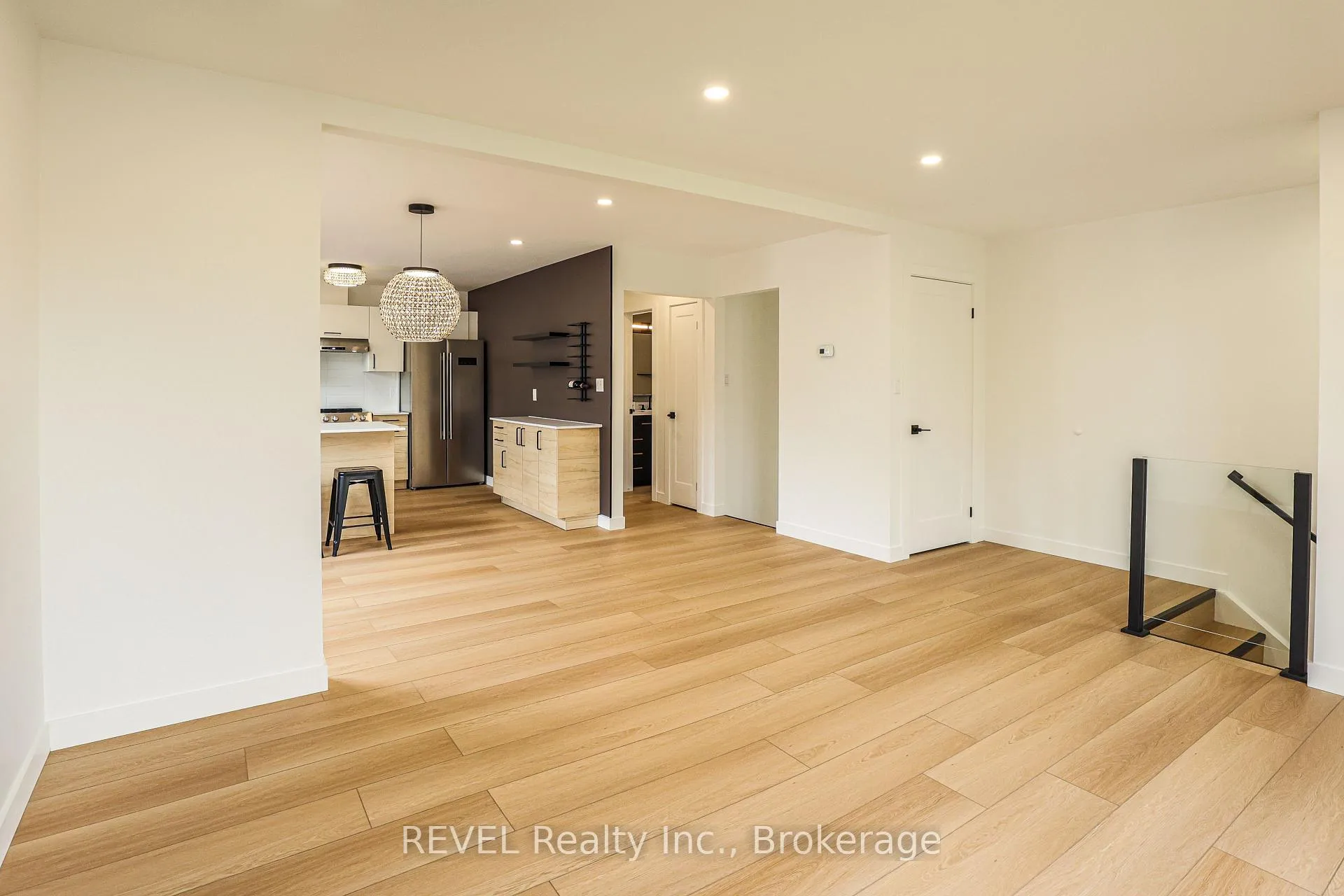 Photo 10 of 12 Andrea Drive, St. Catharines, Rykert/Vansickle — HOMEH