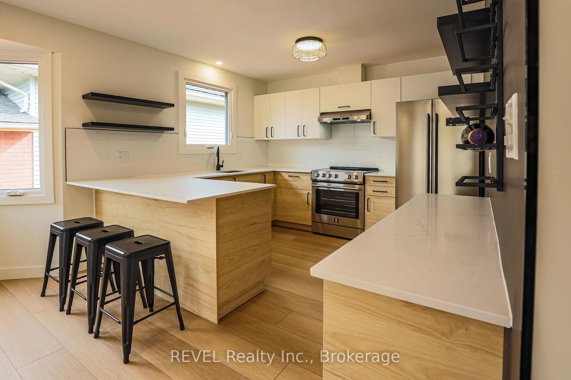 Photo 13 of 12 Andrea Drive, St. Catharines, Rykert/Vansickle — HOMEH