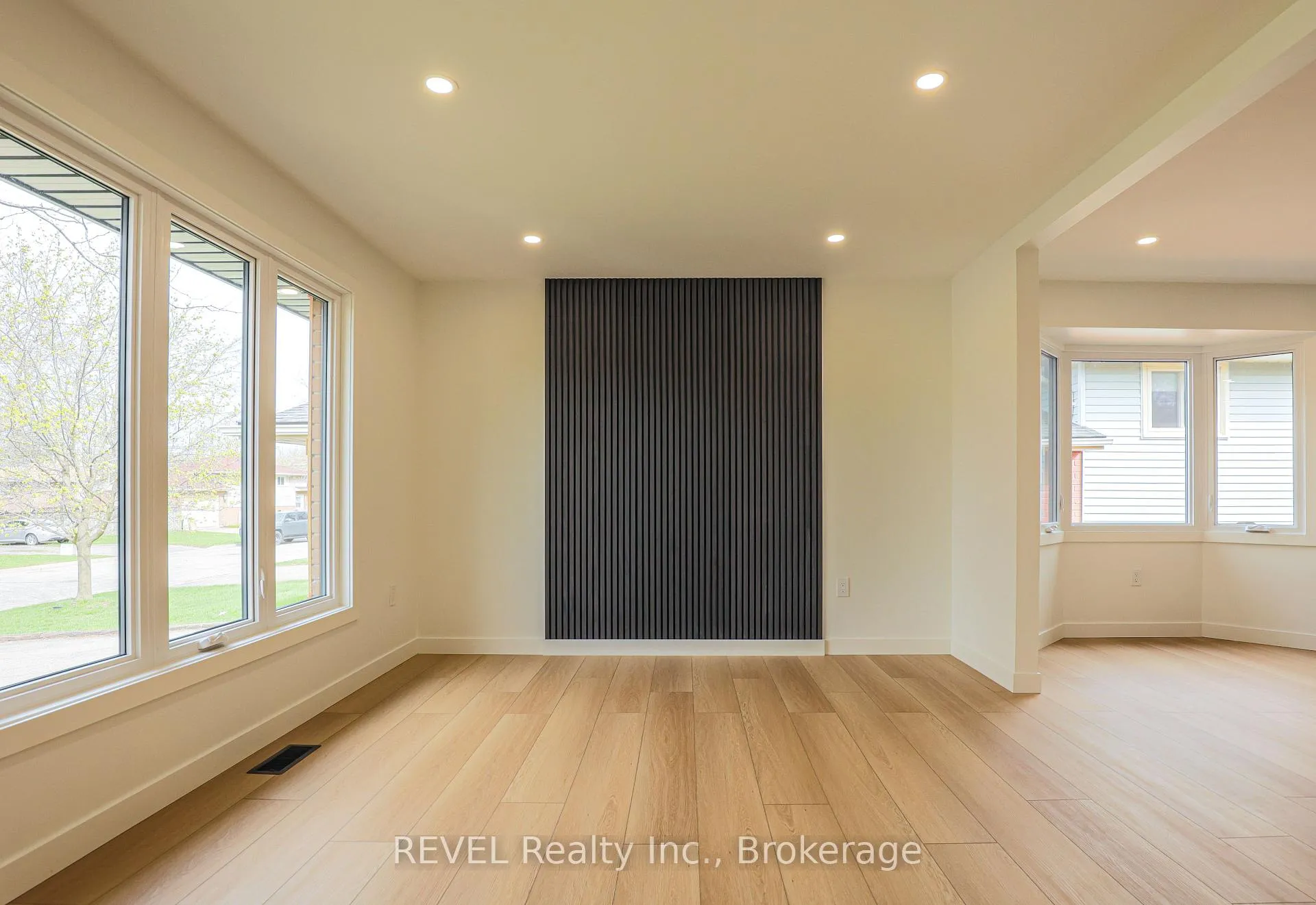 Photo 15 of 12 Andrea Drive, St. Catharines, Rykert/Vansickle — HOMEH