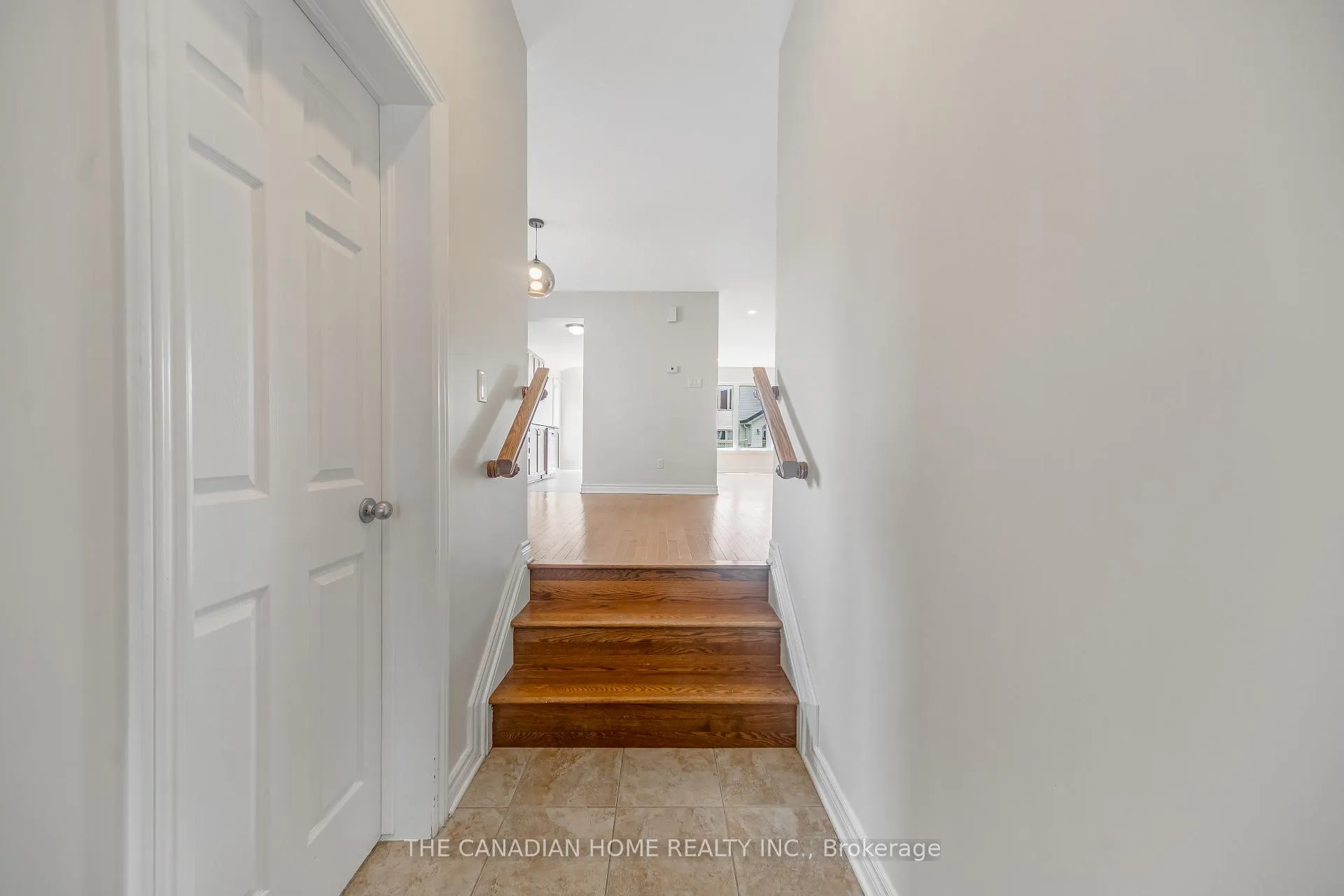 Photo 3 of 223 Garrity Crescent, Ottawa, Barrhaven - Strandherd — HOMEH