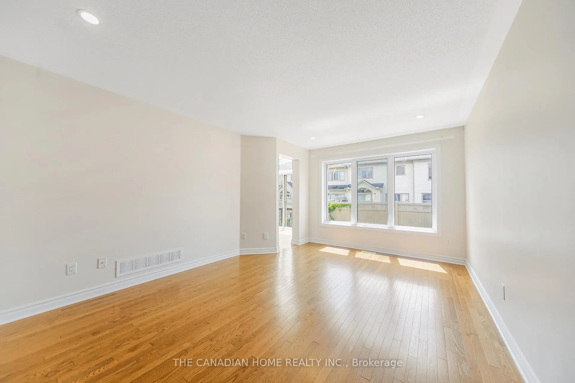 Photo 4 of 223 Garrity Crescent, Ottawa, Barrhaven - Strandherd — HOMEH