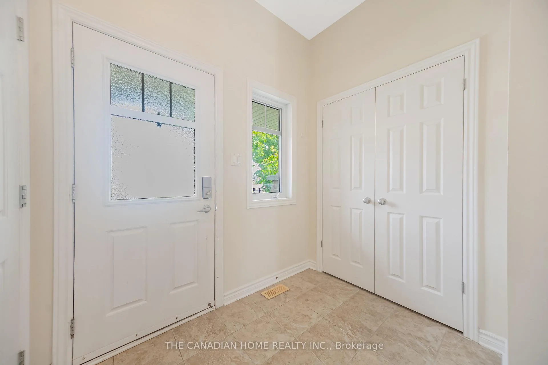 Photo 9 of 223 Garrity Crescent, Ottawa, Barrhaven - Strandherd — HOMEH