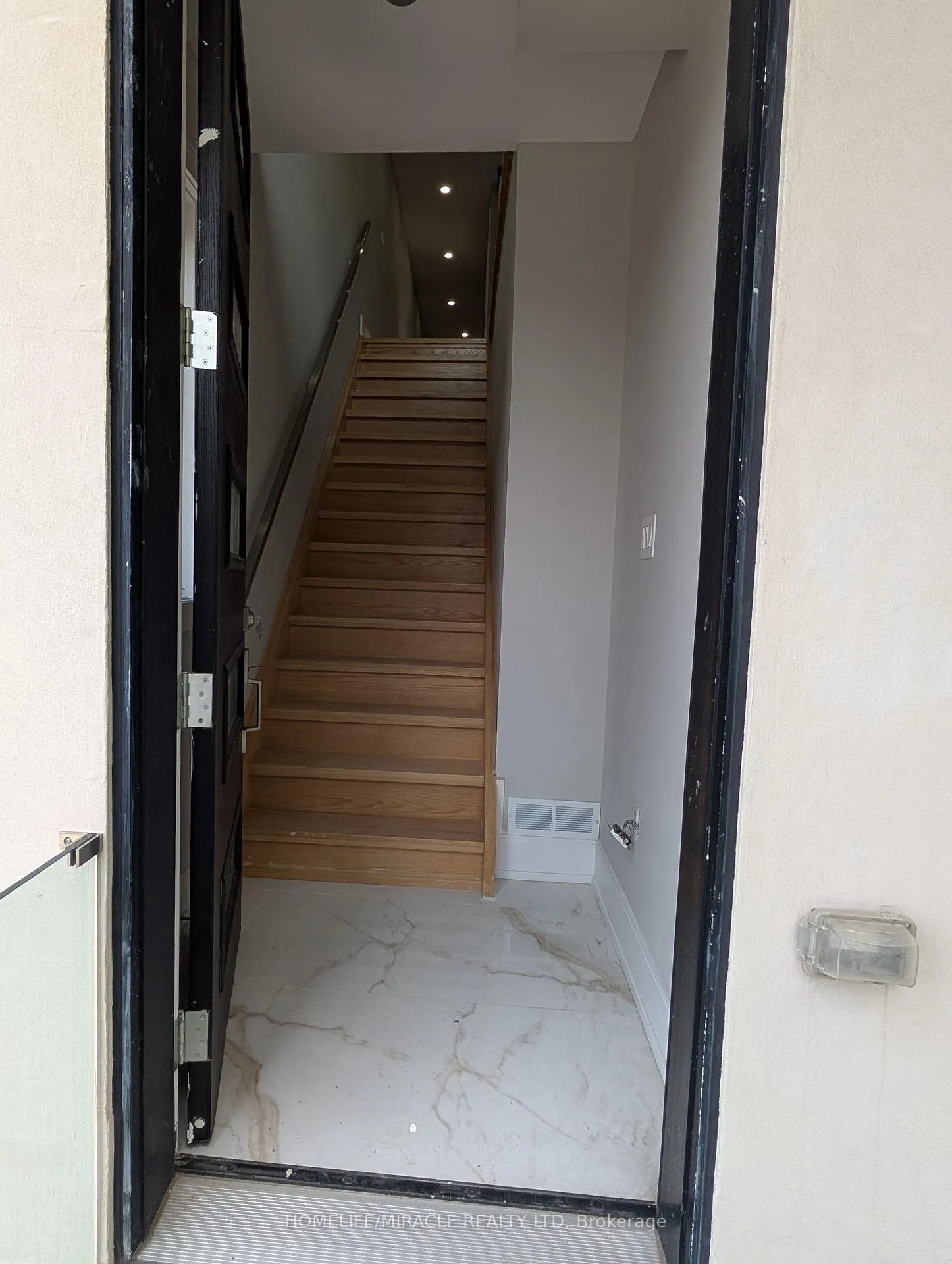 Photo 18 of Unit Second floor, 2099 A Dufferin Street, Toronto, Oakwood Village — HOMEH