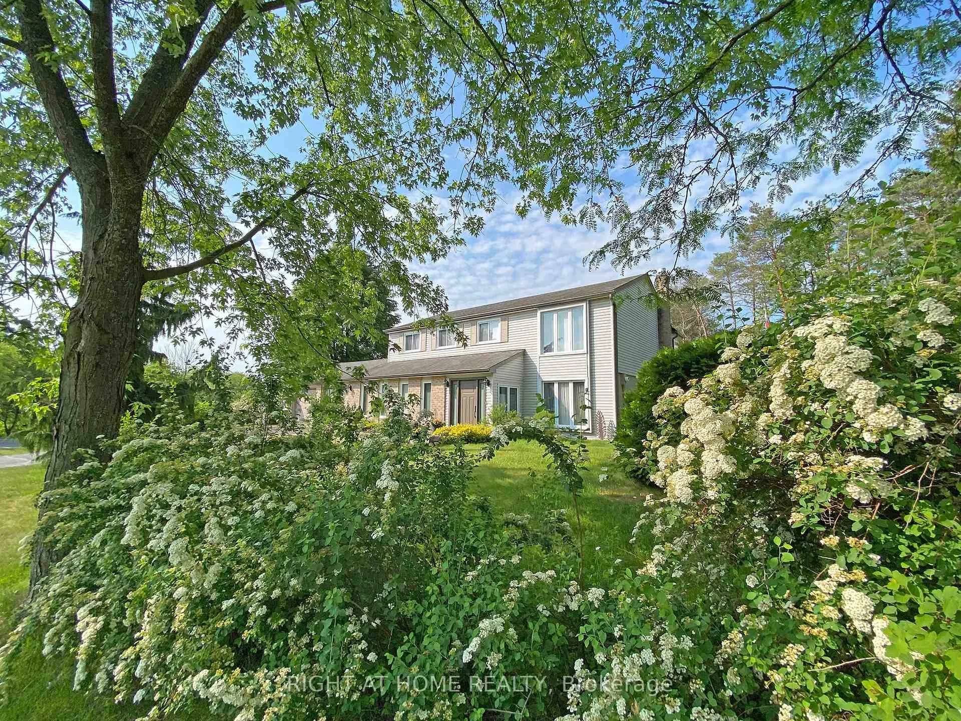 Photo 2 of 10 Munro Street, Caledon, Palgrave — HOMEH