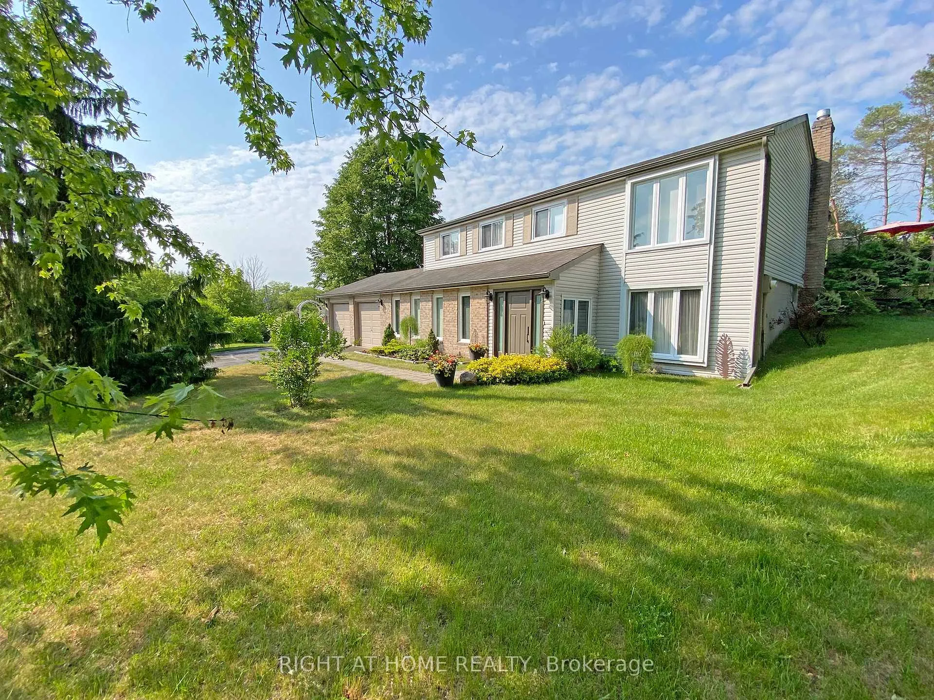 Photo 1 of 10 Munro Street, Caledon, Palgrave — HOMEH