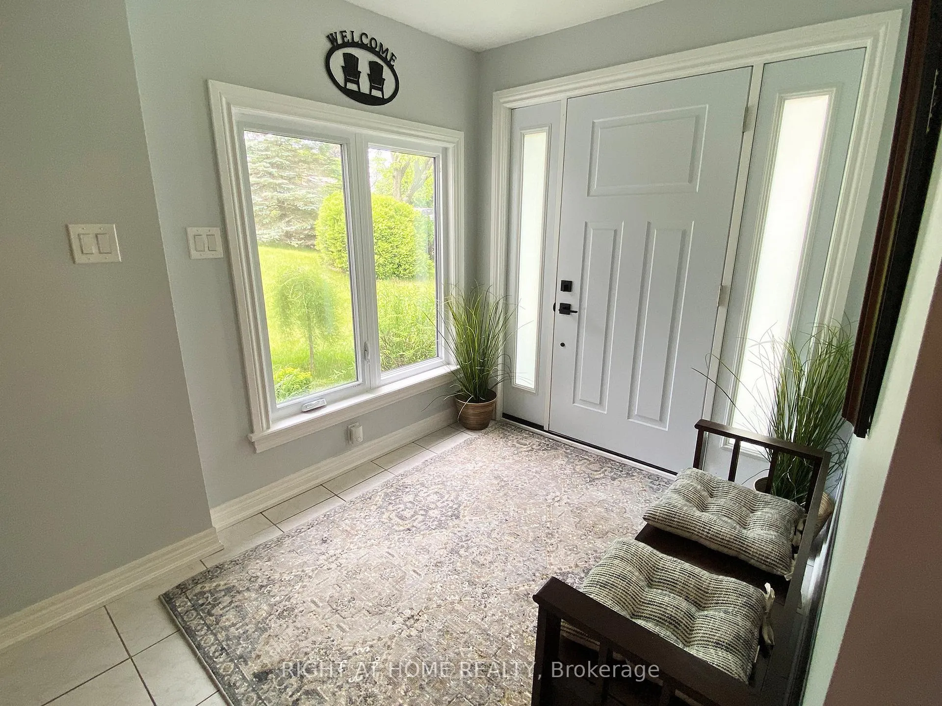 Photo 4 of 10 Munro Street, Caledon, Palgrave — HOMEH