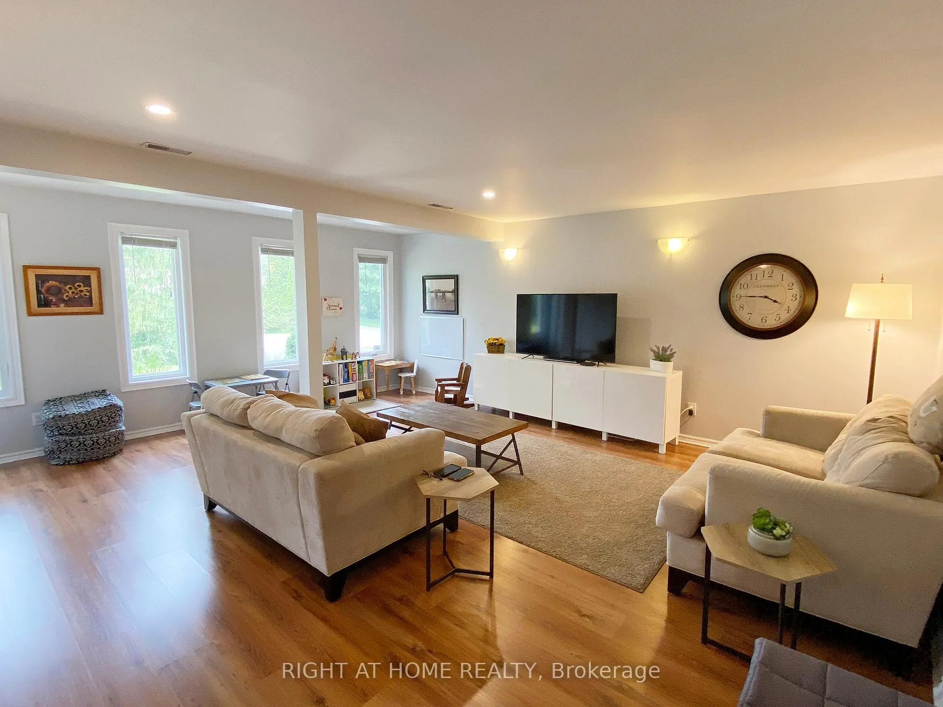 Photo 6 of 10 Munro Street, Caledon, Palgrave — HOMEH