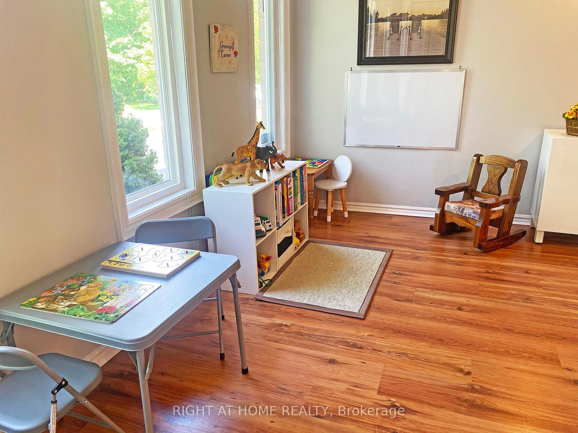 Photo 7 of 10 Munro Street, Caledon, Palgrave — HOMEH