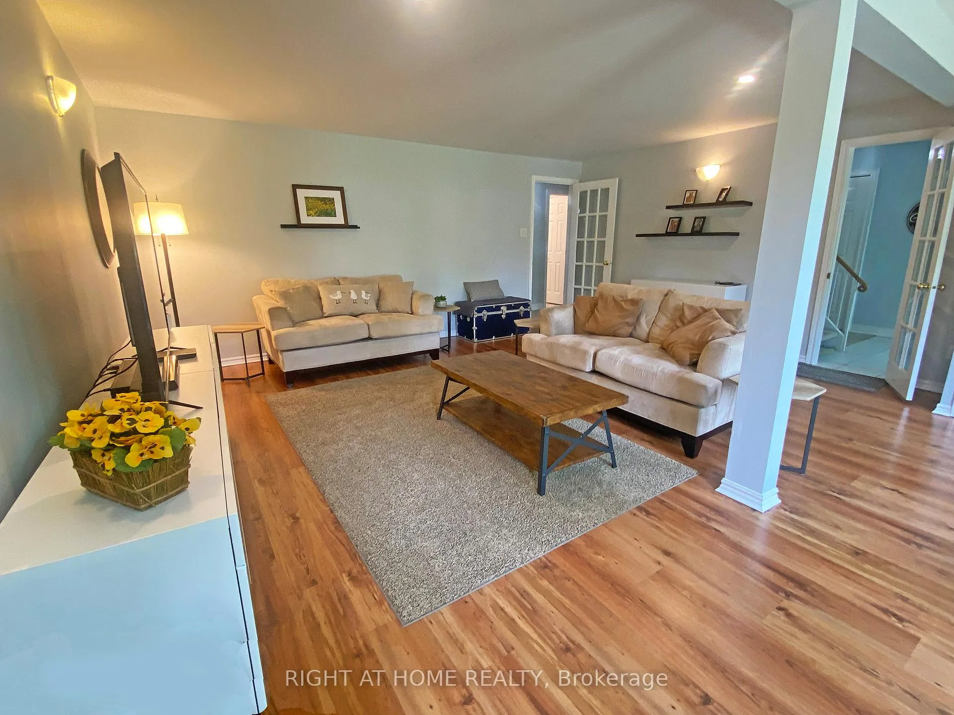 Photo 8 of 10 Munro Street, Caledon, Palgrave — HOMEH