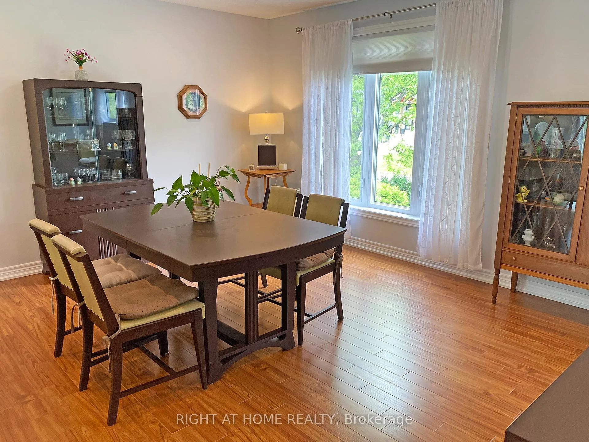 Photo 12 of 10 Munro Street, Caledon, Palgrave — HOMEH