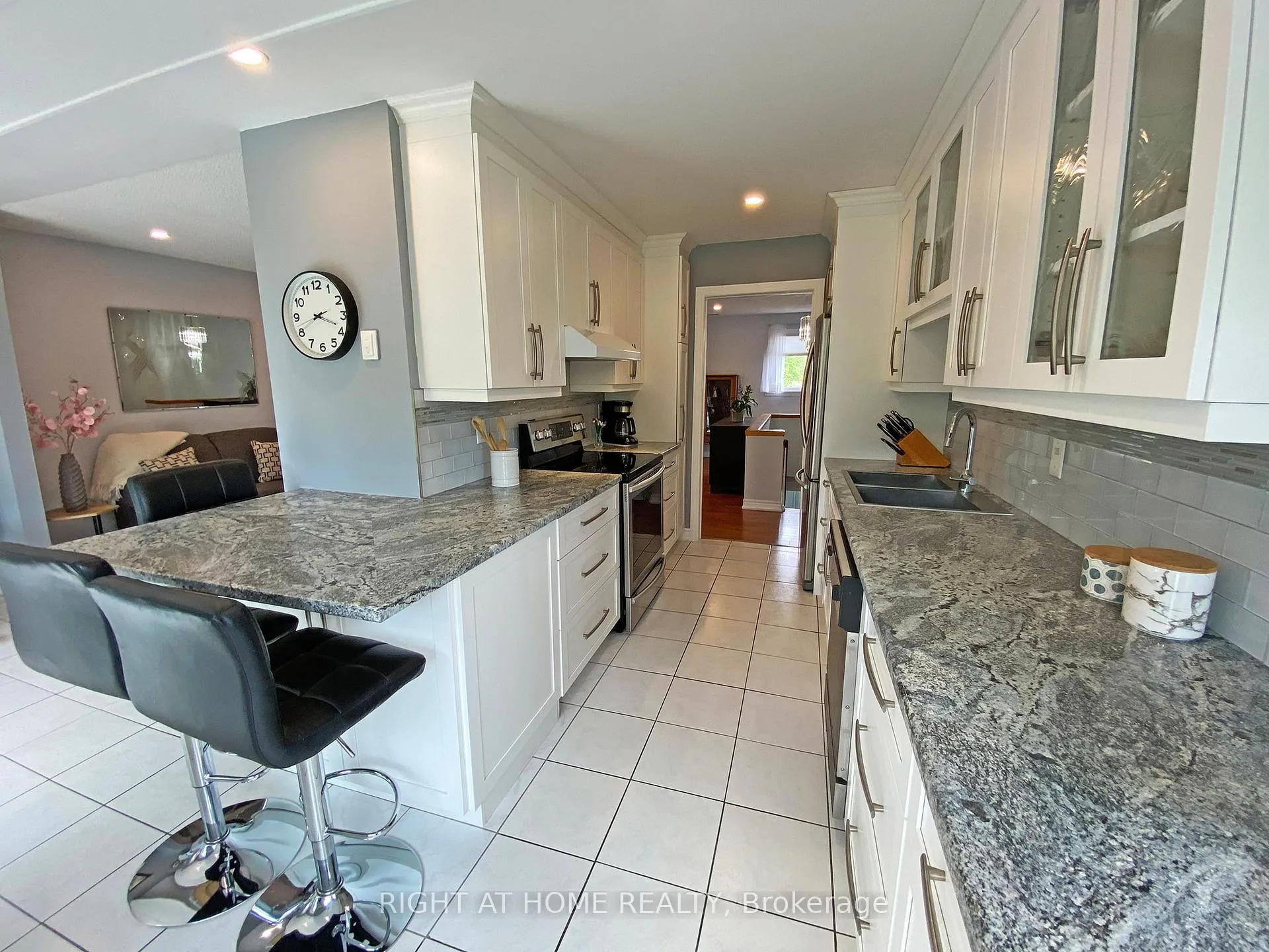 Photo 16 of 10 Munro Street, Caledon, Palgrave — HOMEH