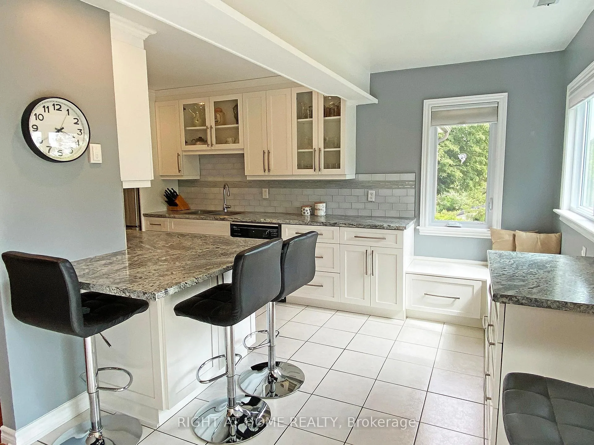 Photo 17 of 10 Munro Street, Caledon, Palgrave — HOMEH