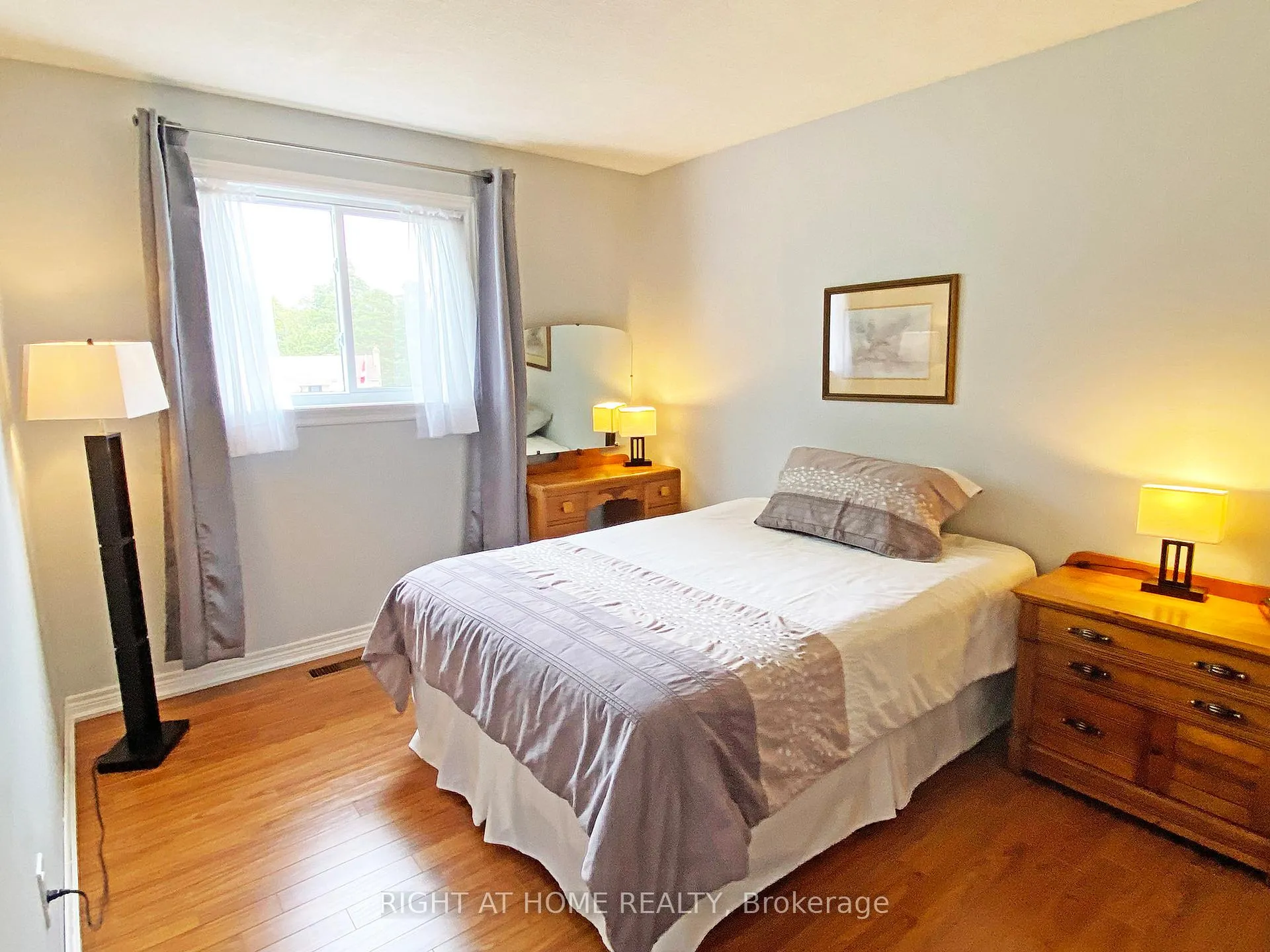 Photo 22 of 10 Munro Street, Caledon, Palgrave — HOMEH