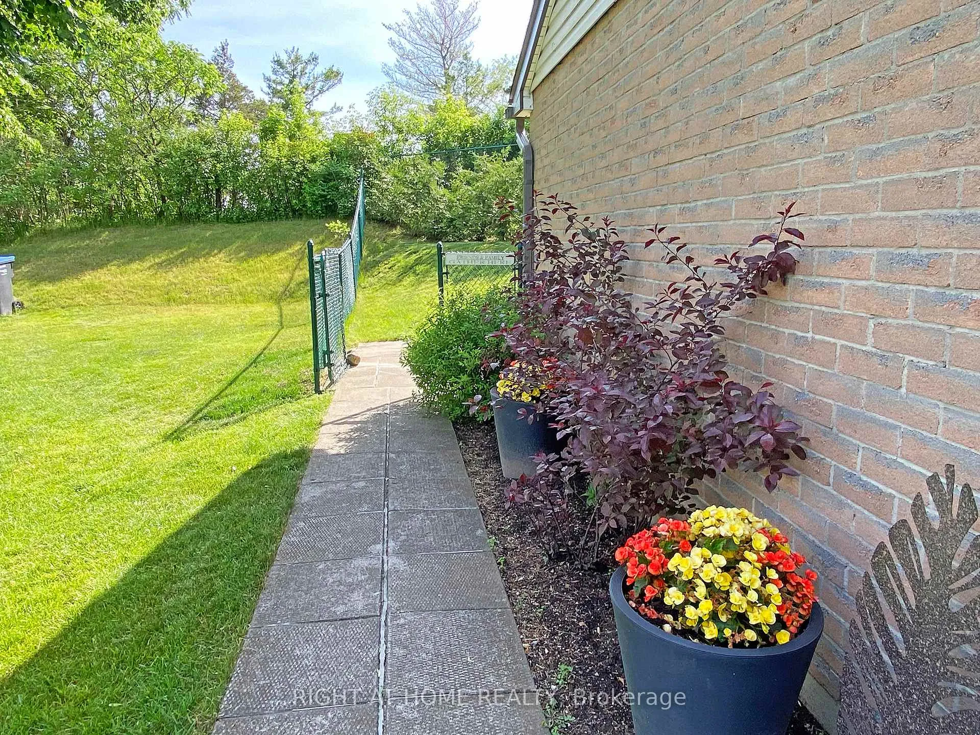 Photo 28 of 10 Munro Street, Caledon, Palgrave — HOMEH