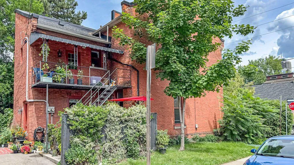 Photo 45 of 146 Forest Avenue, Hamilton, Corktown — HOMEH