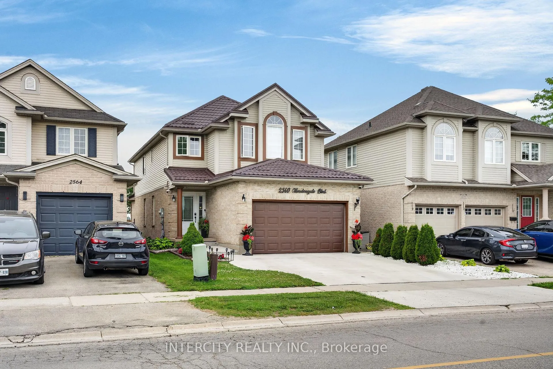 Photo 4 of 2560 Meadowgate Boulevard, London, South U — HOMEH
