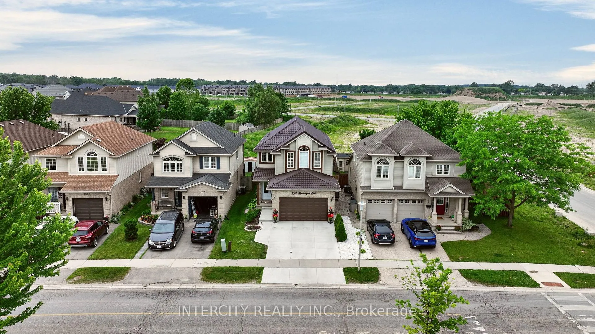 Photo 6 of 2560 Meadowgate Boulevard, London, South U — HOMEH
