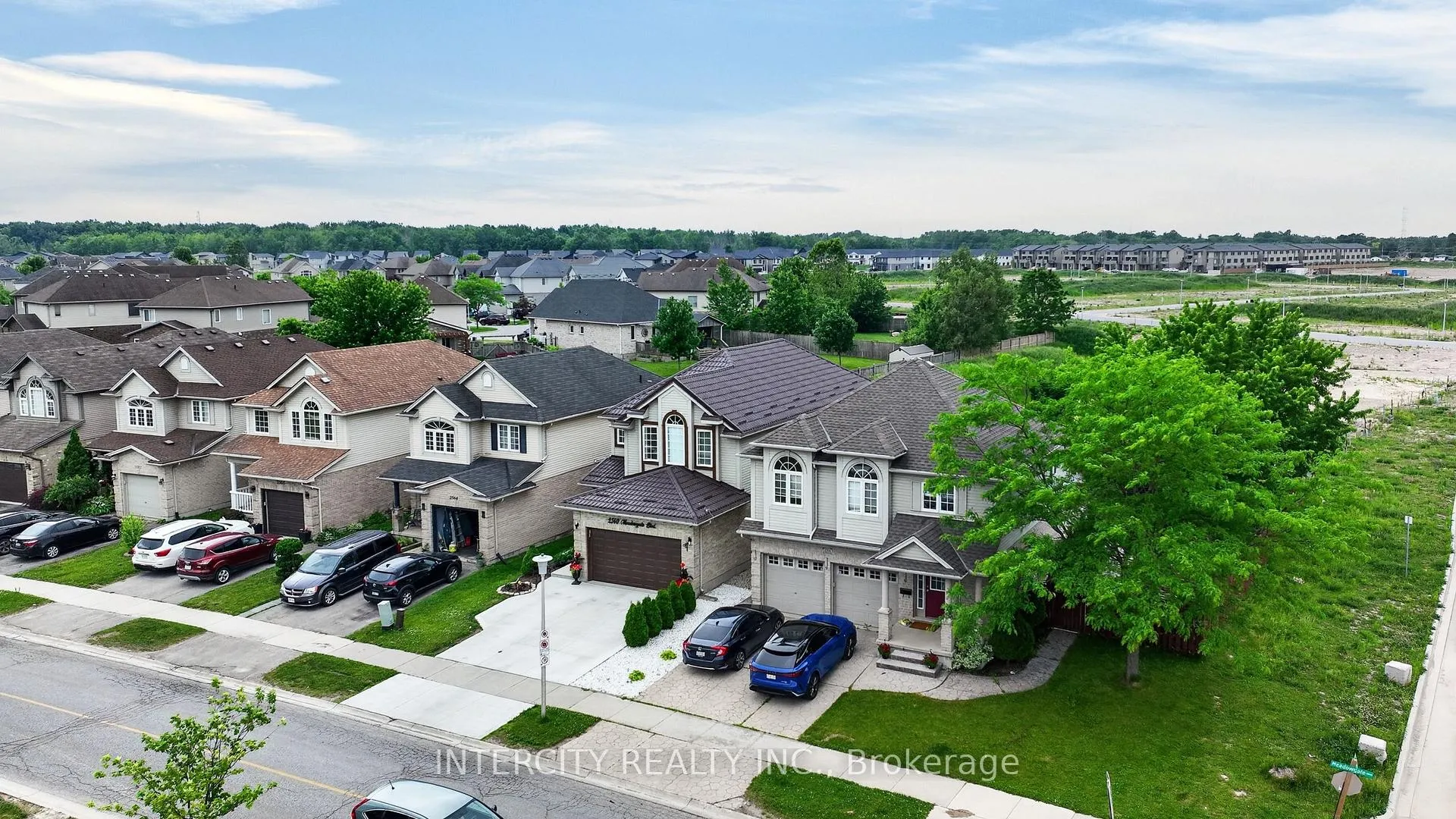 Photo 8 of 2560 Meadowgate Boulevard, London, South U — HOMEH