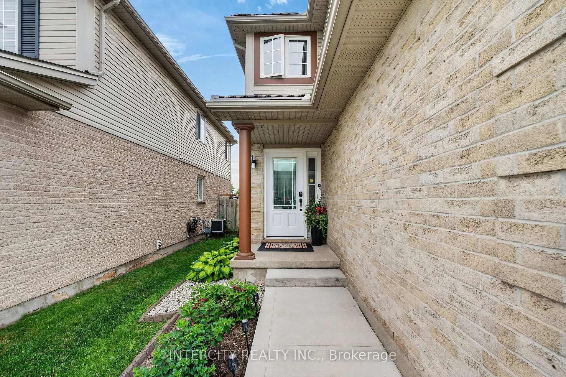 Photo 9 of 2560 Meadowgate Boulevard, London, South U — HOMEH