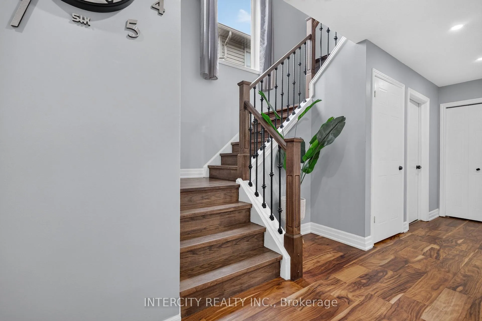 Photo 17 of 2560 Meadowgate Boulevard, London, South U — HOMEH