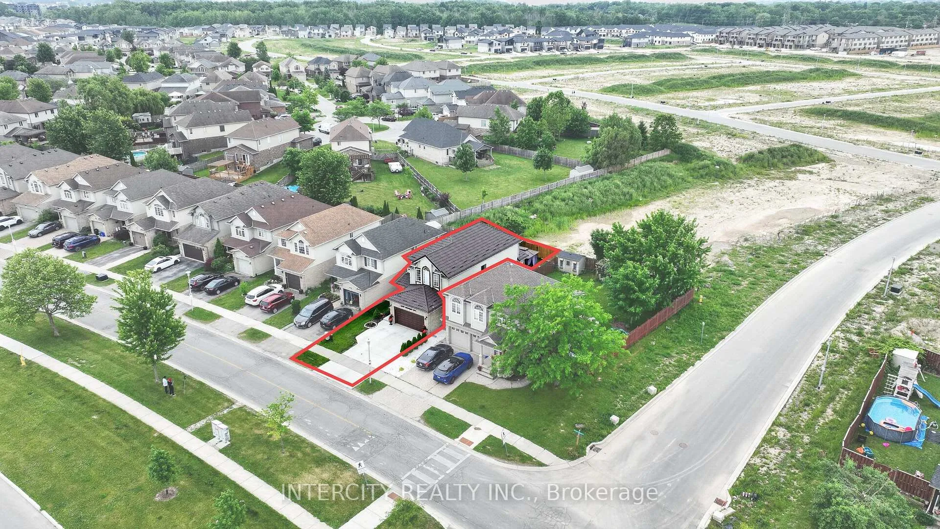 Photo 39 of 2560 Meadowgate Boulevard, London, South U — HOMEH
