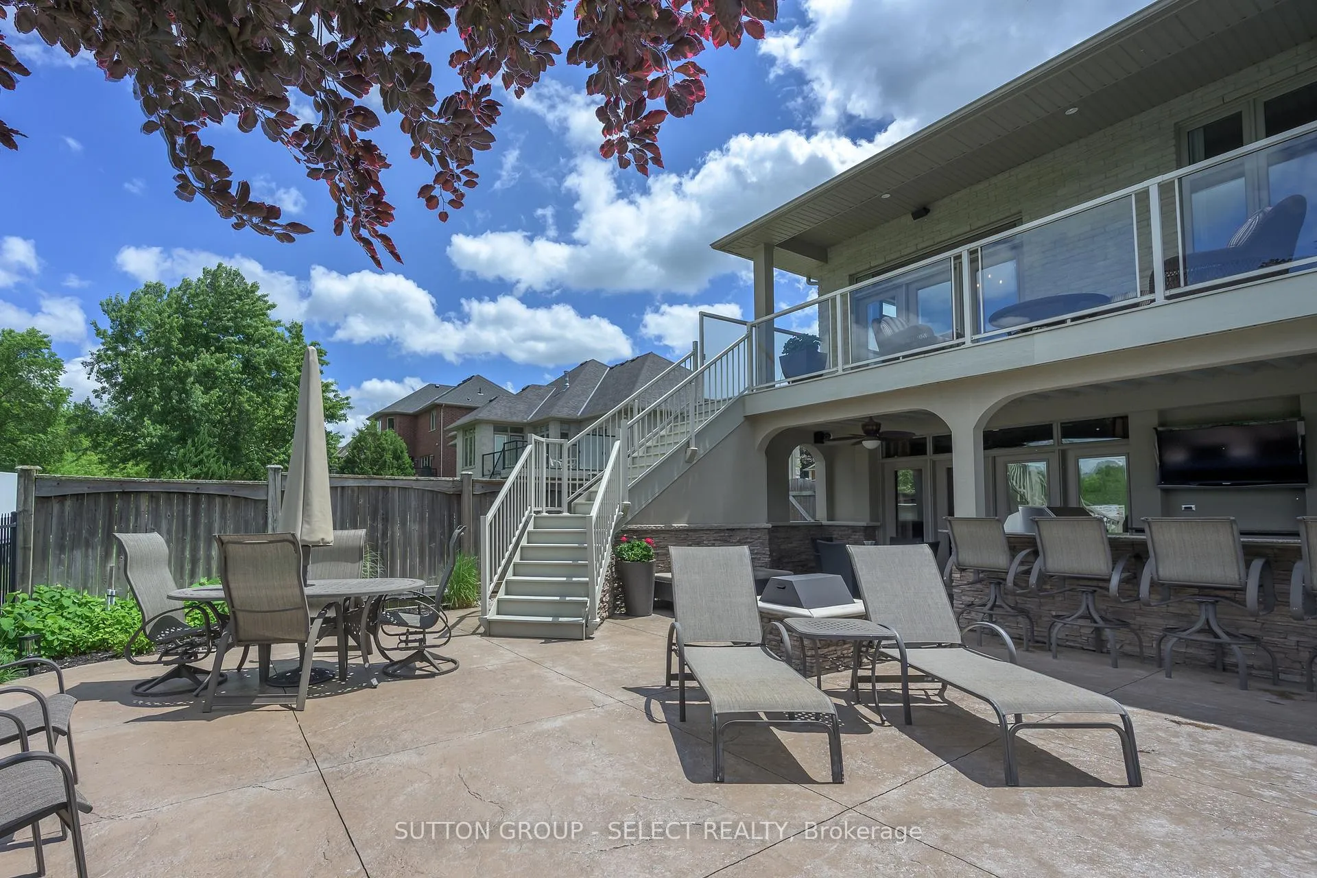 Photo 5 of 1898 Riverbend Road, London, South A — HOMEH