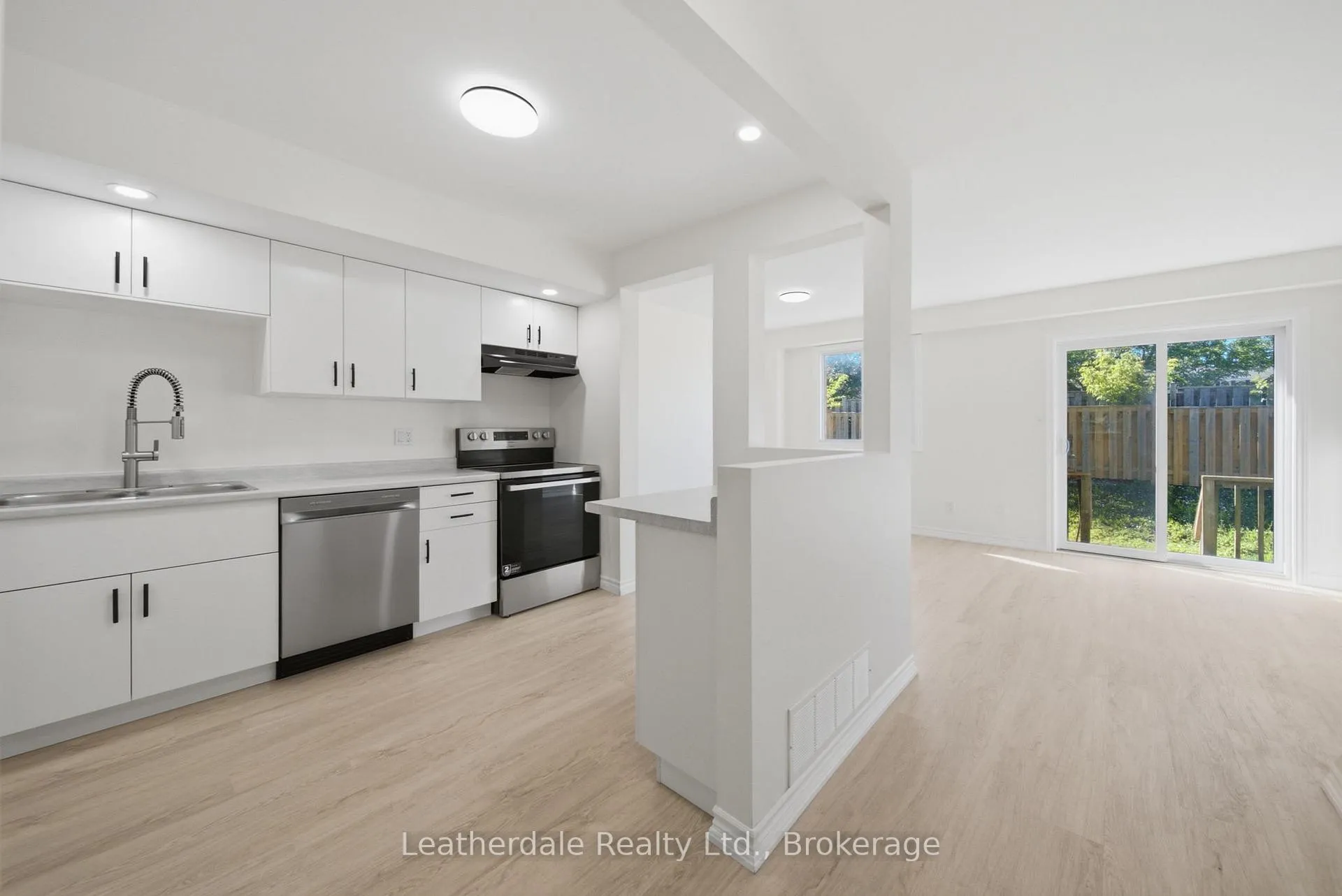 Photo 4 of Unit 21, 325 West Street N, Orillia — HOMEH