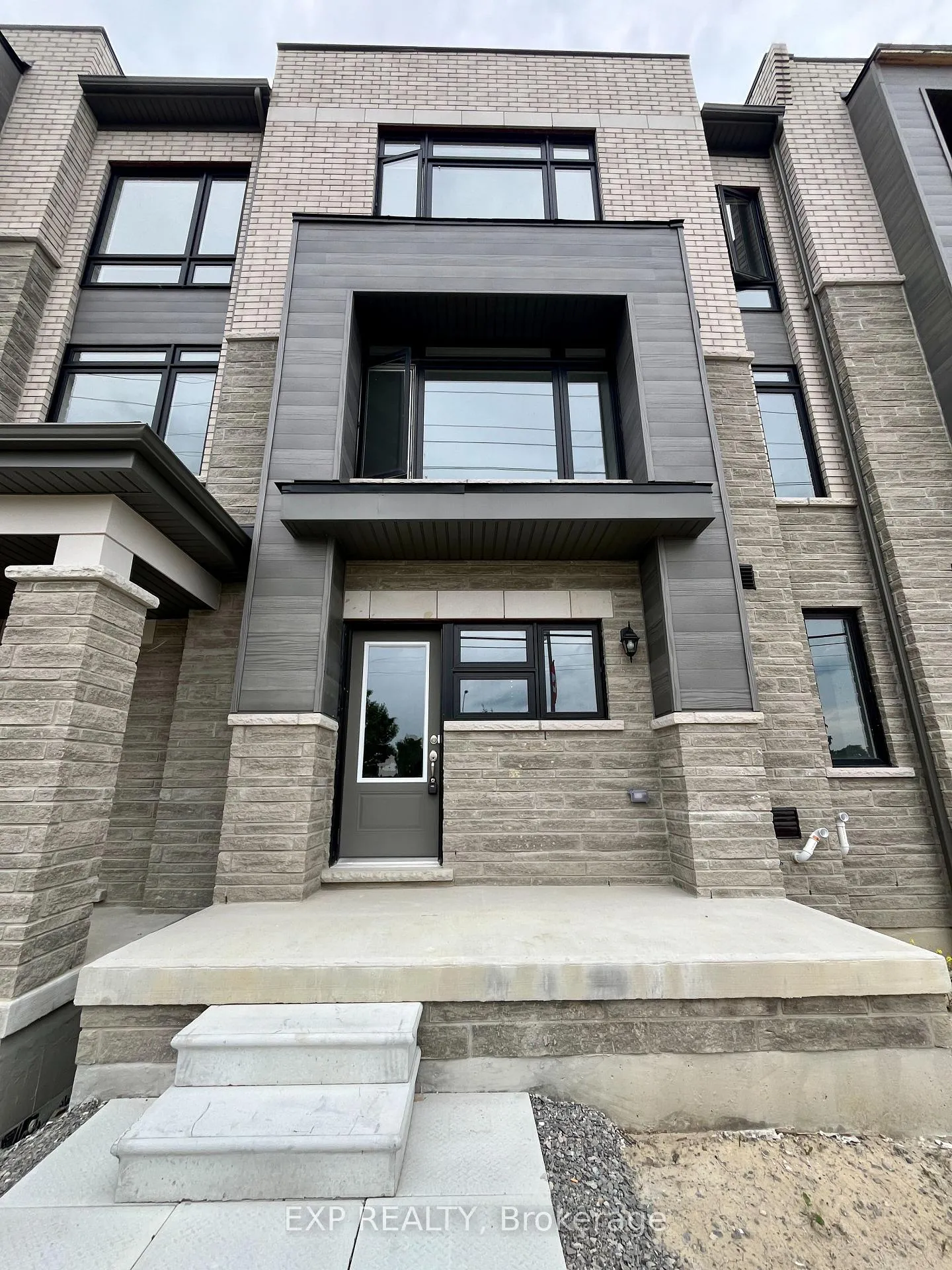 Photo 1 of 116 blick Crescent, Aurora, Bayview Northeast — HOMEH