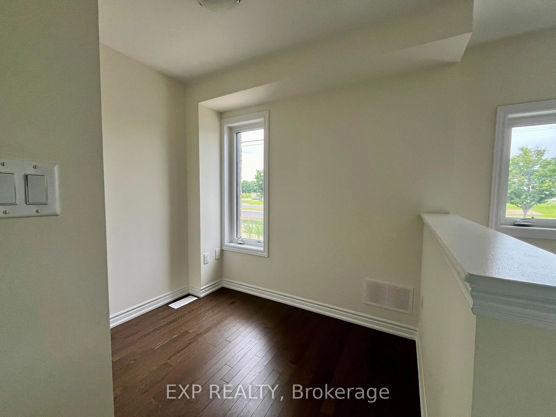 Photo 2 of 116 blick Crescent, Aurora, Bayview Northeast — HOMEH