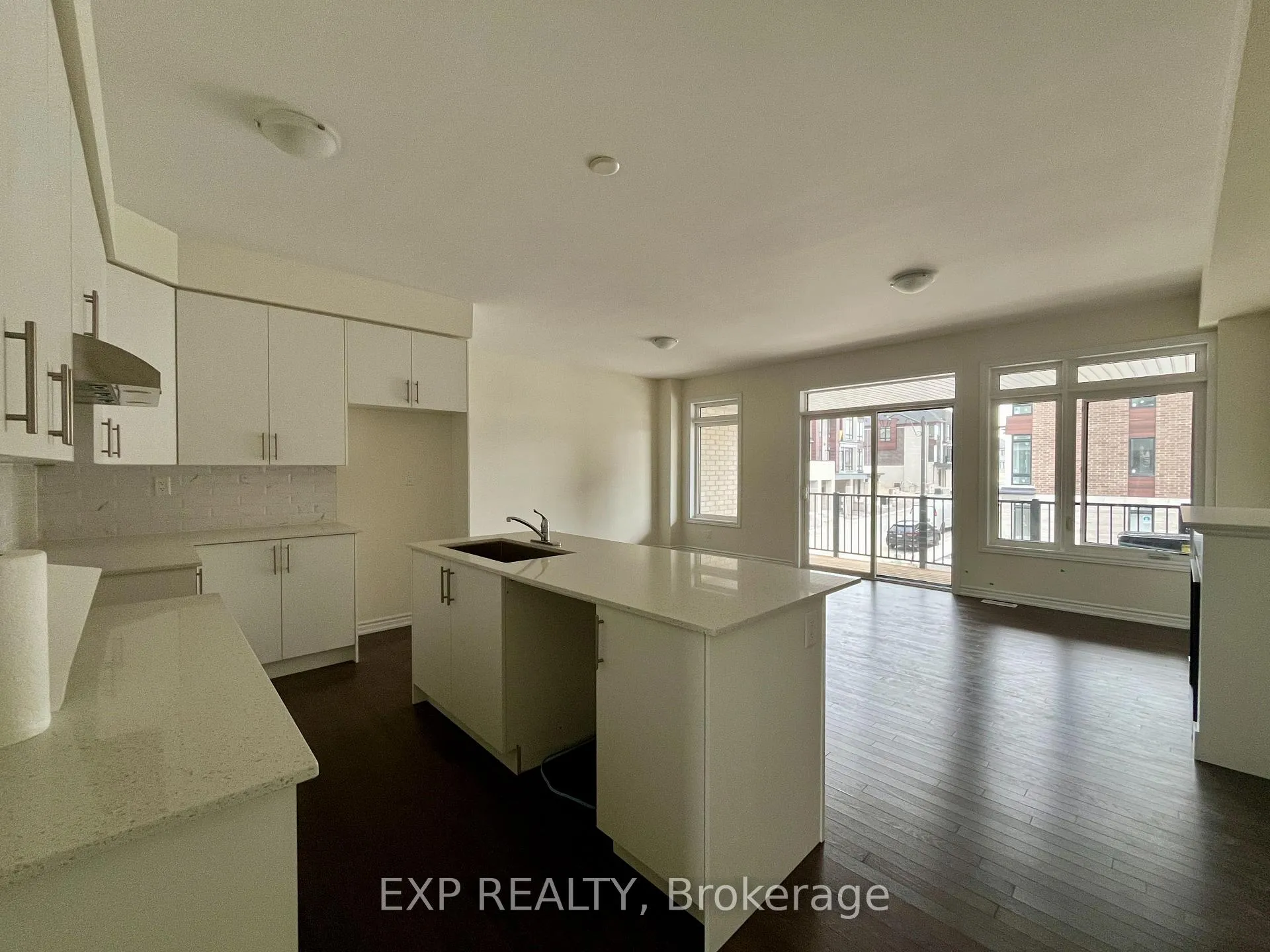 Photo 3 of 116 blick Crescent, Aurora, Bayview Northeast — HOMEH