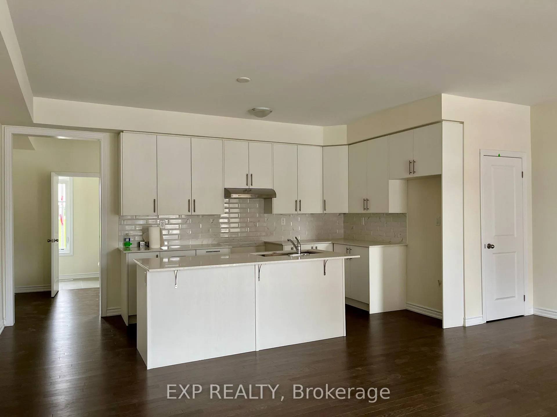 Photo 4 of 116 blick Crescent, Aurora, Bayview Northeast — HOMEH