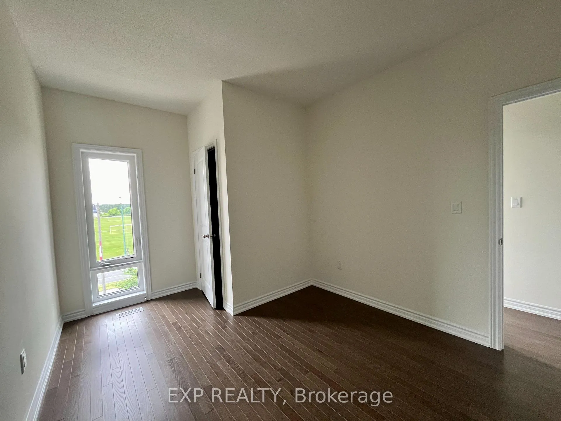 Photo 6 of 116 blick Crescent, Aurora, Bayview Northeast — HOMEH