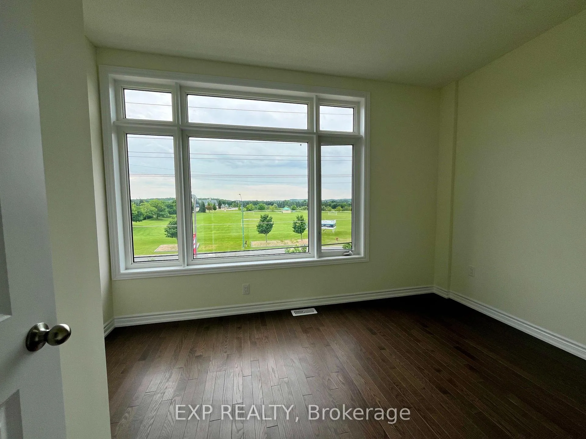 Photo 7 of 116 blick Crescent, Aurora, Bayview Northeast — HOMEH