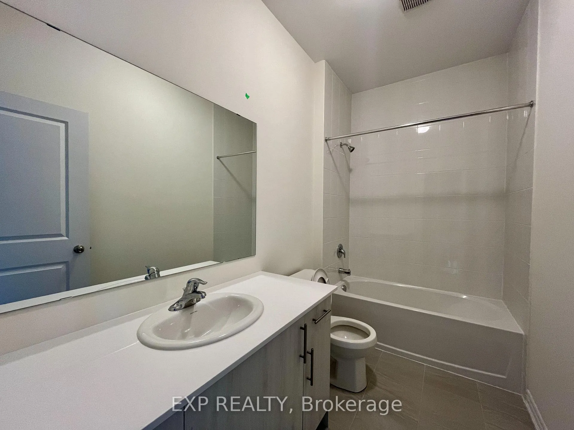Photo 8 of 116 blick Crescent, Aurora, Bayview Northeast — HOMEH