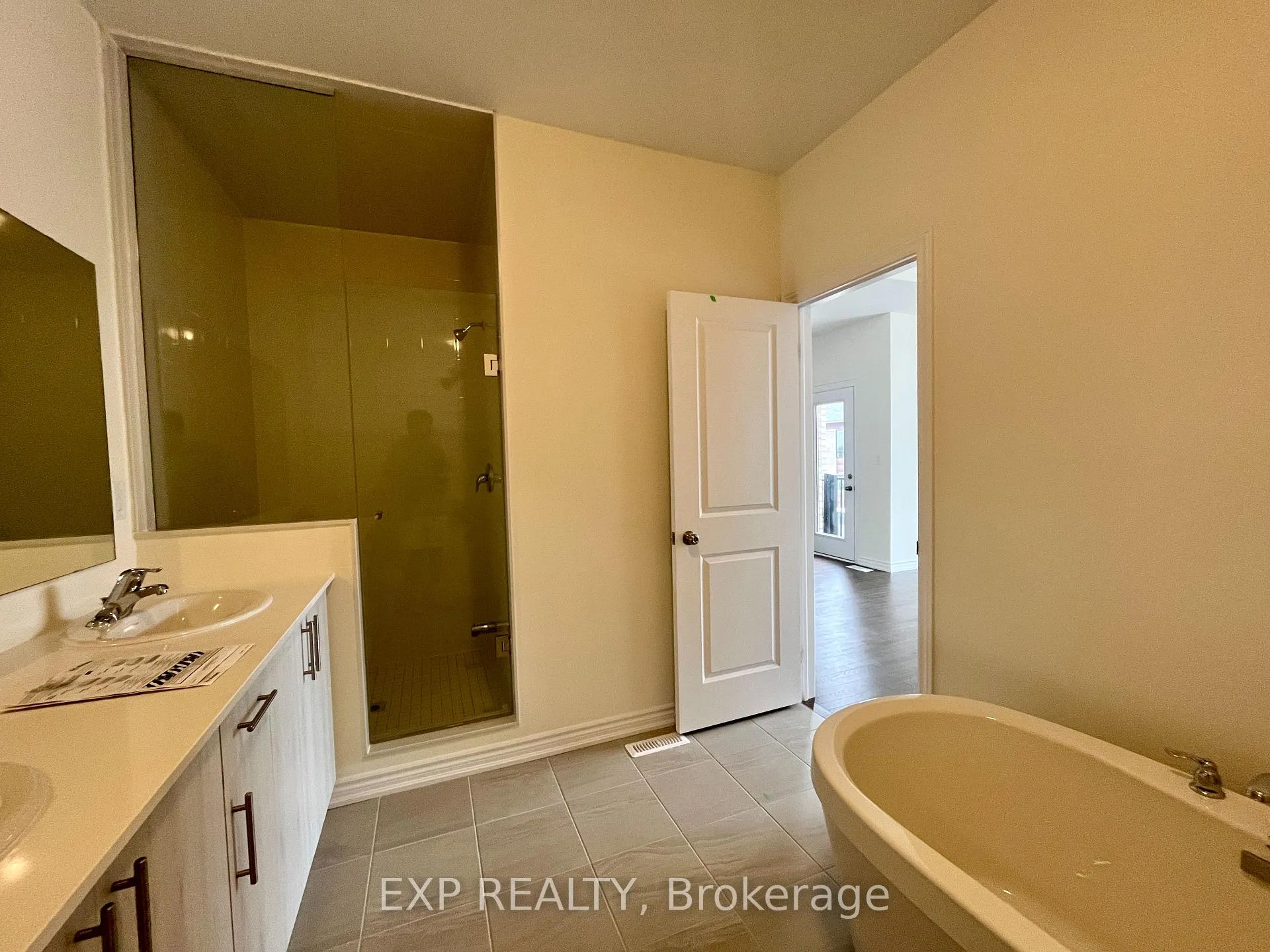 Photo 9 of 116 blick Crescent, Aurora, Bayview Northeast — HOMEH