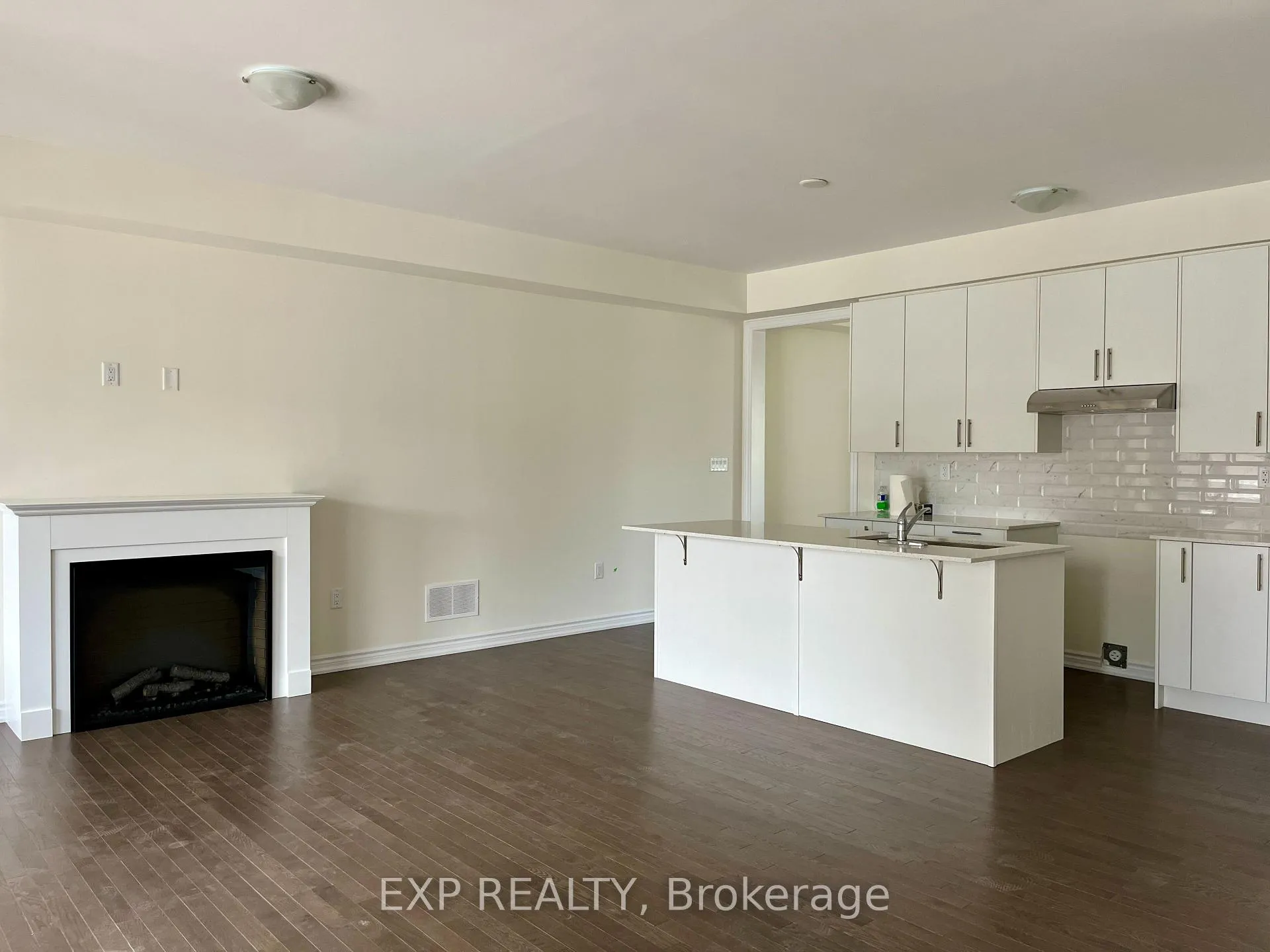 Photo 10 of 116 blick Crescent, Aurora, Bayview Northeast — HOMEH