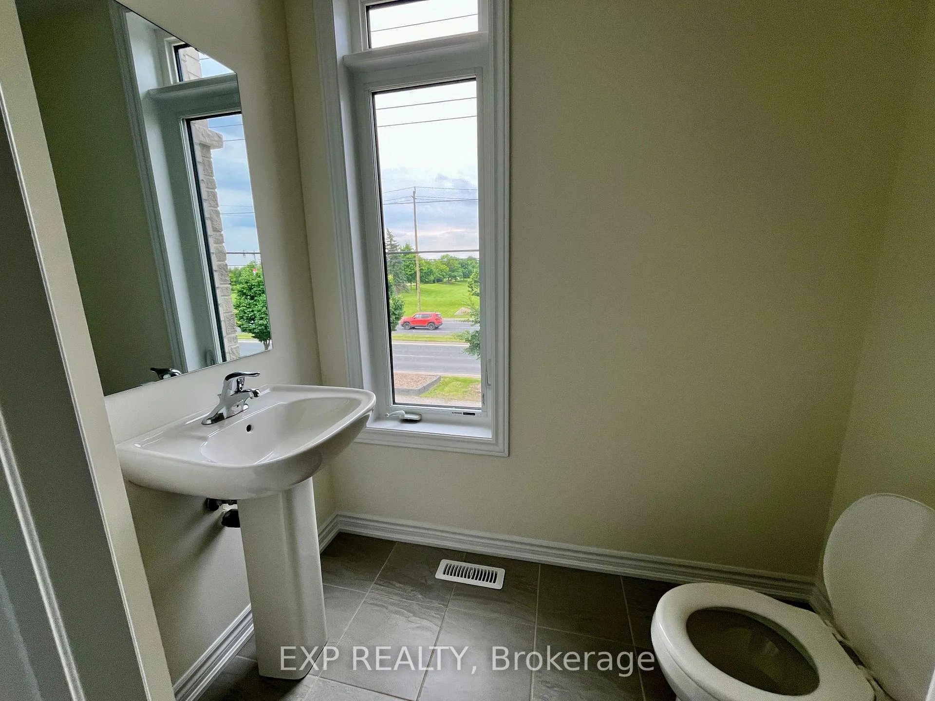 Photo 12 of 116 blick Crescent, Aurora, Bayview Northeast — HOMEH
