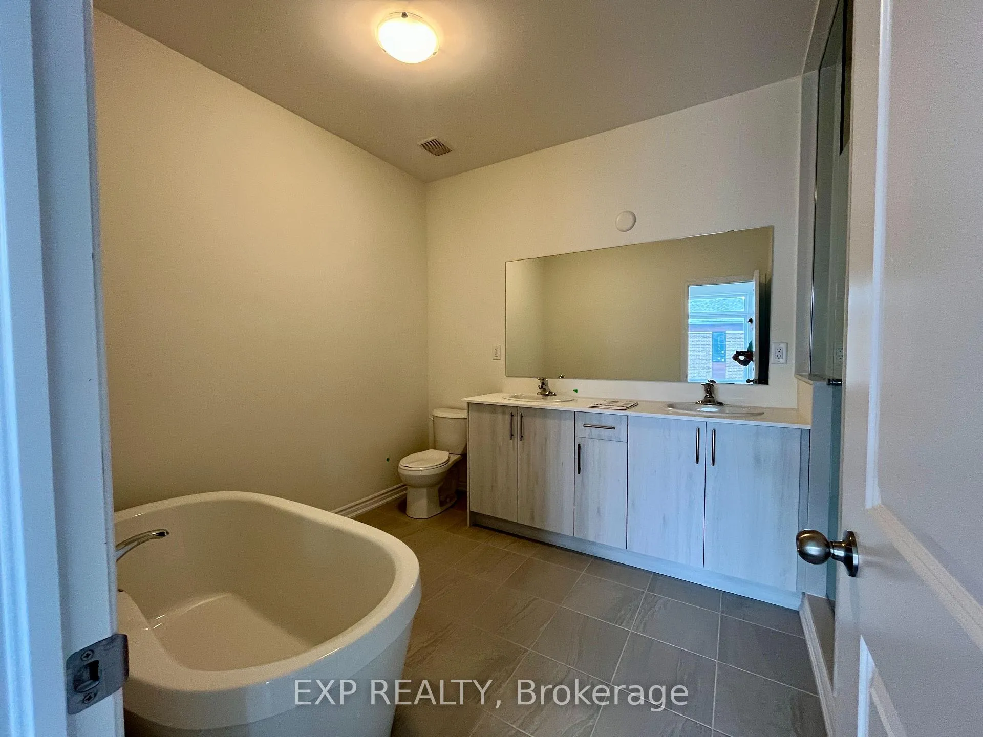 Photo 15 of 116 blick Crescent, Aurora, Bayview Northeast — HOMEH