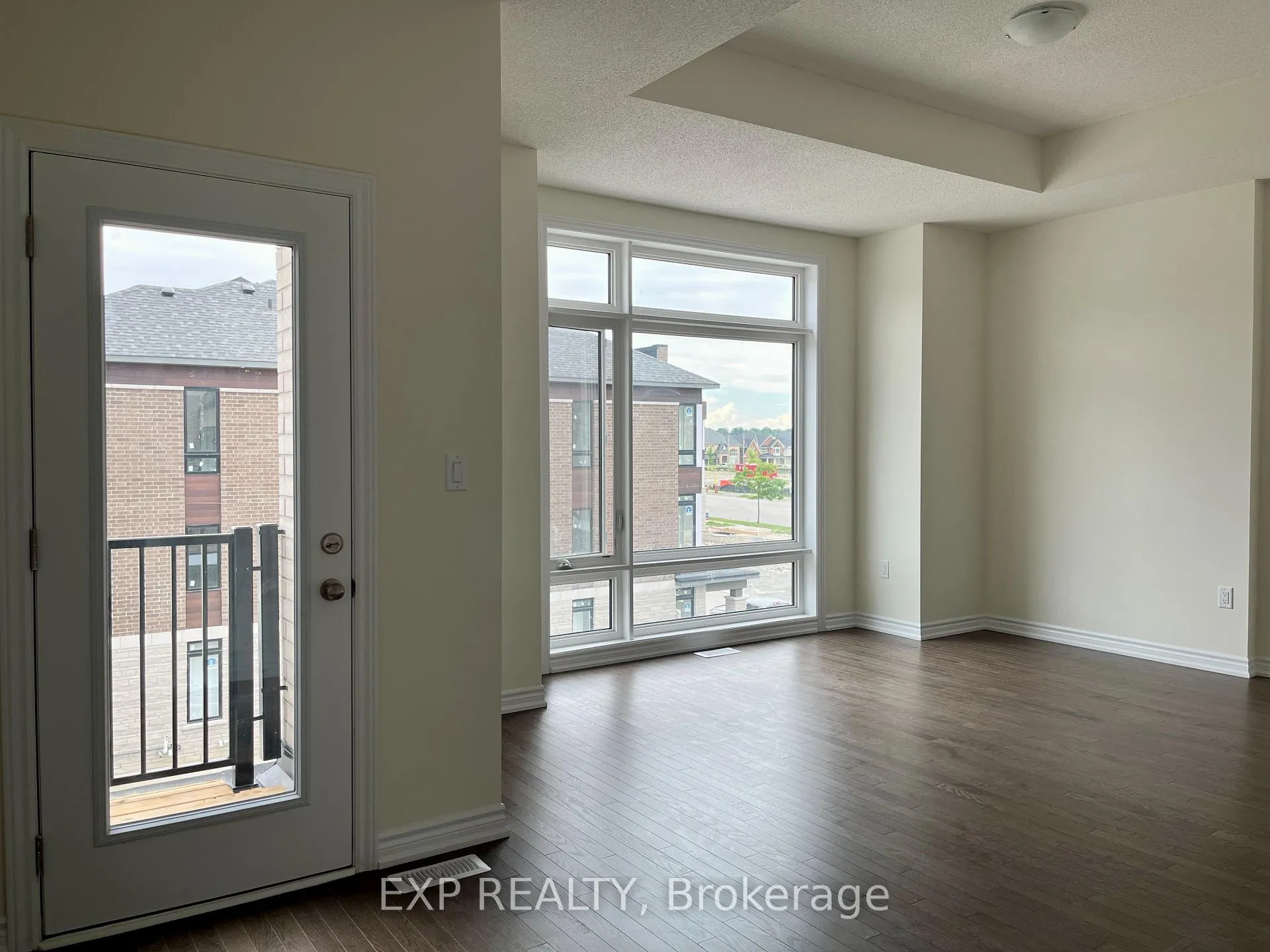 Photo 16 of 116 blick Crescent, Aurora, Bayview Northeast — HOMEH