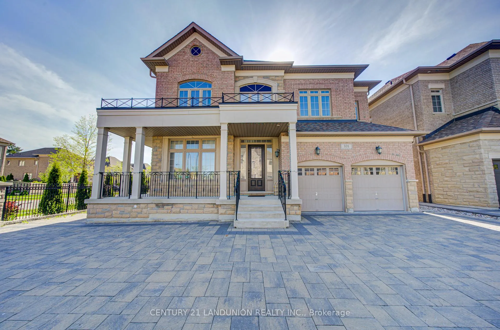 Photo 3 of 101 Silver Sterling Crescent, Vaughan, Vellore Village — HOMEH